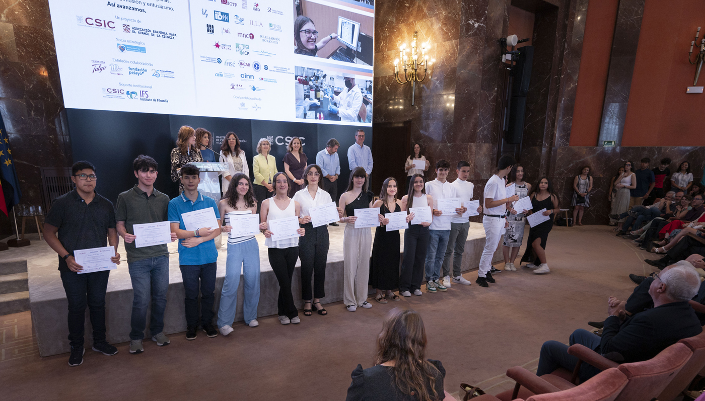 El alumnado de Científic@s en prácticas ha recibido sus diplomas de participación en el acto de clausura de esta edición del programa. / Manuela Luque (CSIC Comunicación) El alumnado de Científic@s en prácticas ha recibido sus diplomas de participación en el acto de clausura de esta edición del programa. / Manuela Luque (CSIC Comunicación)