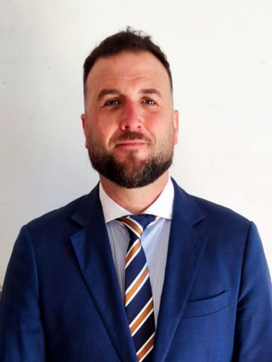 Honorato Justicia Muñoz obtiene la máxima calificación en la defensa de su tesis doctoral, codirigida por la Dra. Mª Ángeles Villegas Broncano (IH) Honorato Justicia Muñoz obtiene la máxima calificación en la defensa de su tesis doctoral, codirigida por la Dra. Mª Ángeles Villegas Broncano (IH)