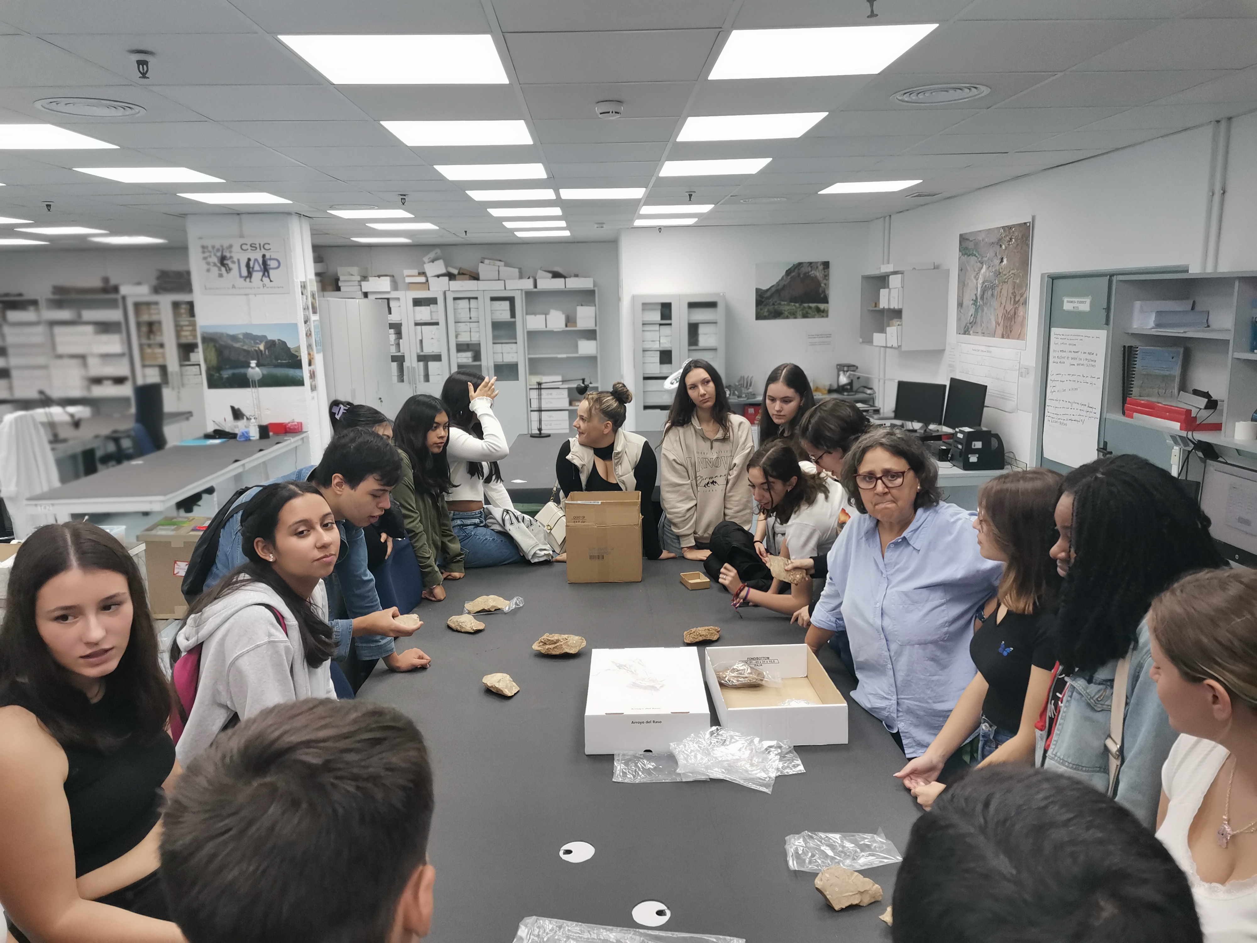 Estudiantes del IES El Olivo de Parla visitan el CCHS Estudiantes del IES El Olivo de Parla visitan el CCHS