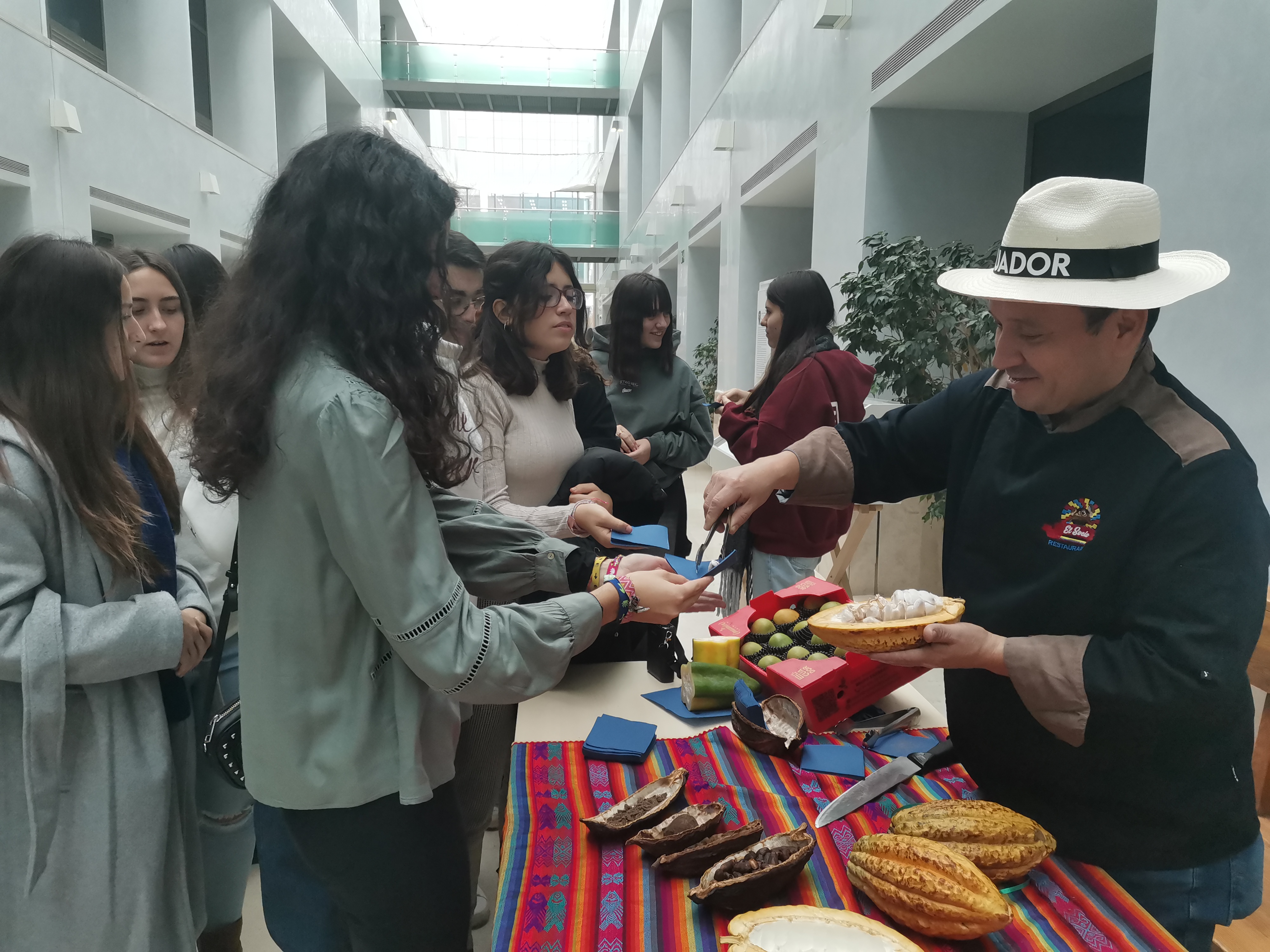 Alumnos de bachillerato de excelencia del visitan el CCHS en una jornada cargada de actividades Alumnos de bachillerato de excelencia del visitan el CCHS en una jornada cargada de actividades