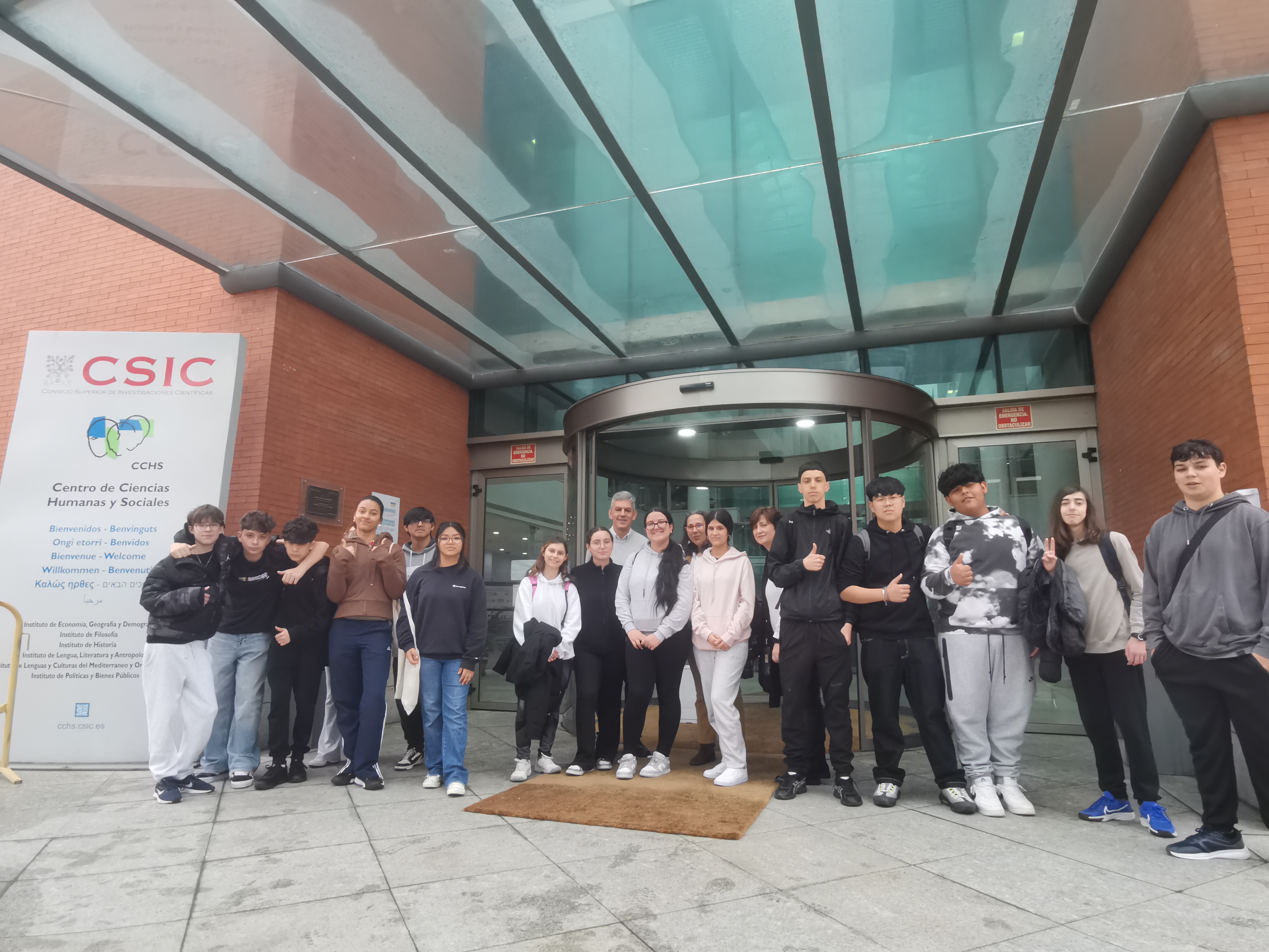 Un grupo de alumnos del IES Tirso de Molina interesados en el programa ‘científic@s en prácticas’ visitan el CCHS Un grupo de alumnos del IES Tirso de Molina interesados en el programa ‘científic@s en prácticas’ visitan el CCHS