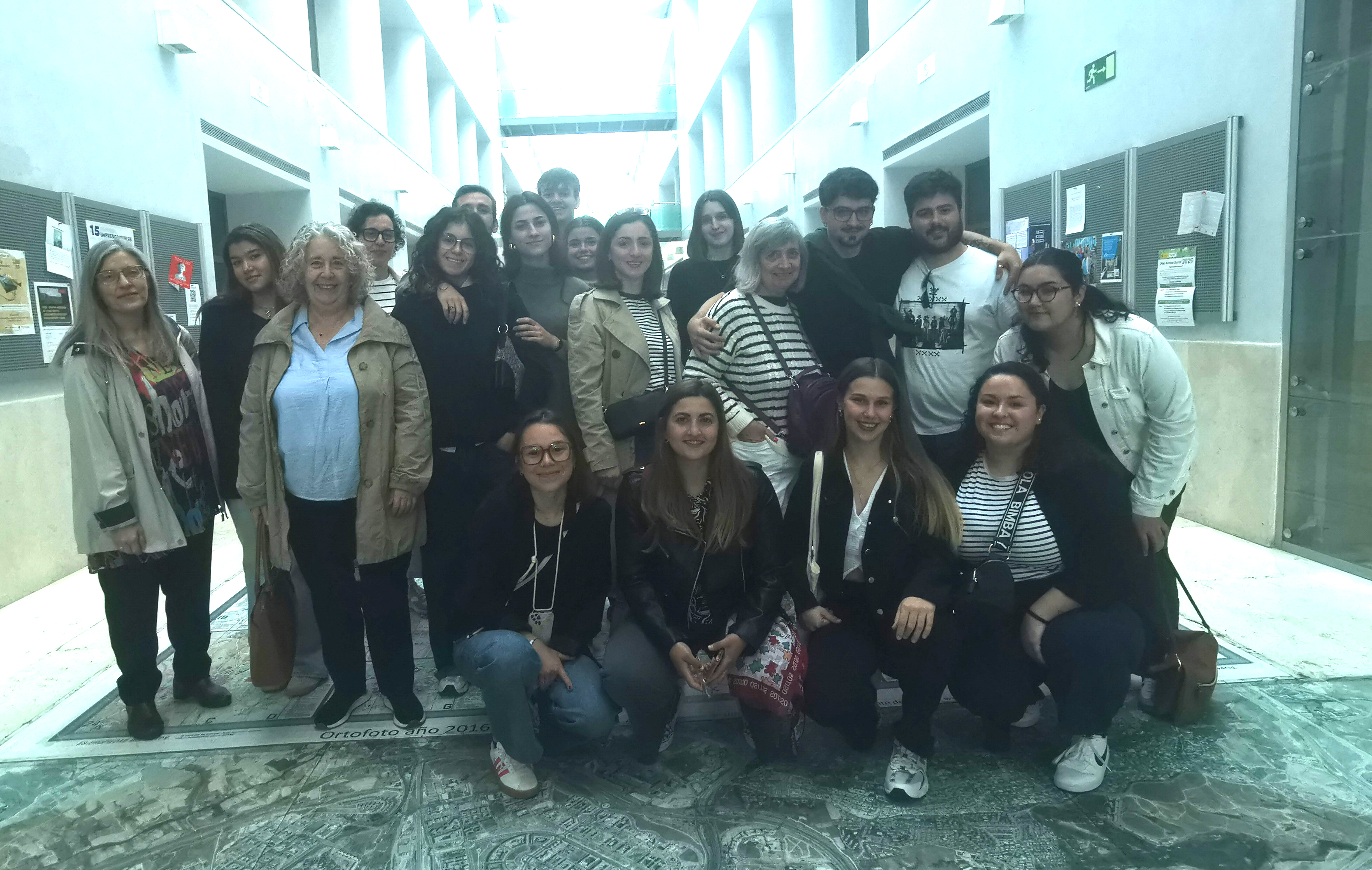 Estudiantes del Departament de Filologies Romàniques de la Universidad Rovira i Virgili visitan el CCHS Estudiantes del Departament de Filologies Romàniques de la Universidad Rovira i Virgili visitan el CCHS