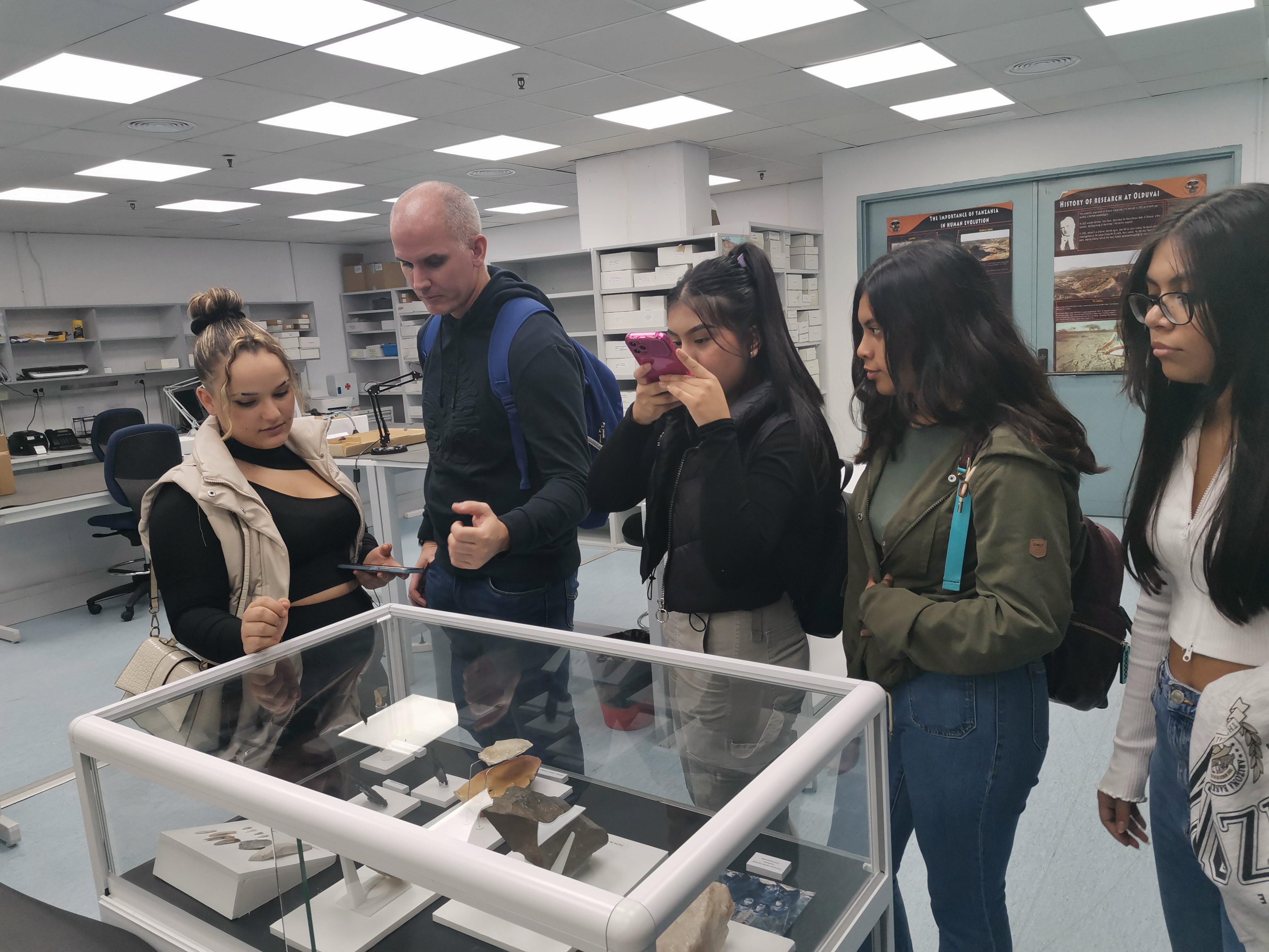 Estudiantes del IES El Olivo de Parla visitan el CCHS