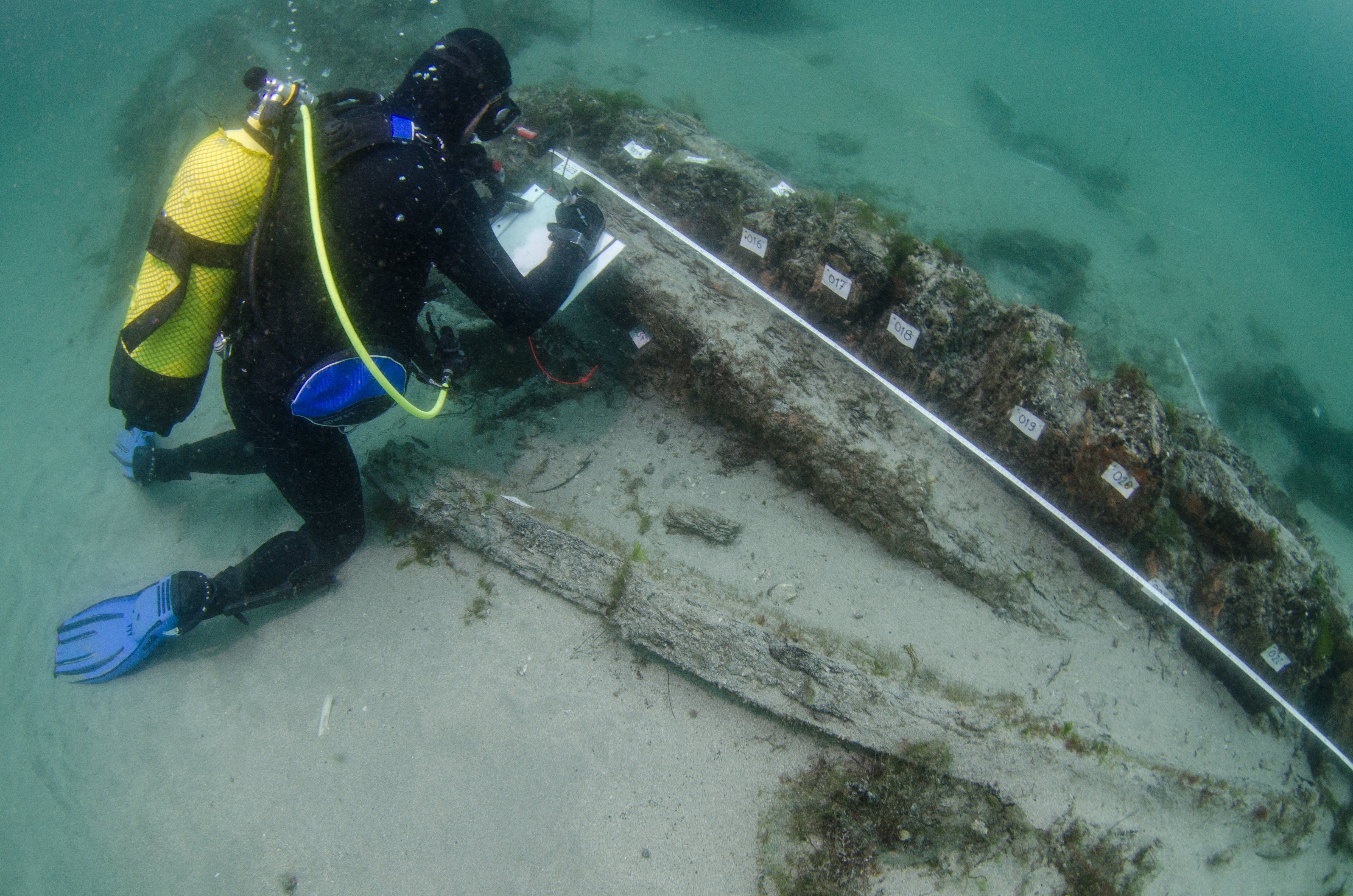 Toma de medidas en el pecio Ribadeo I Foto Christine Heamagi (MALtd), Proyecto ForSEAdiscovery-CSIC /Xunta de Galicia