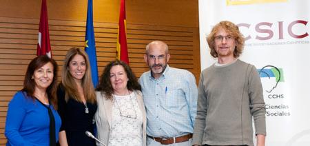 De izda. a drcha., Consuelo Naranjo (Vicedirectora 2ª), Nieves Gálvez (Gerente), Gloria Fernández (ex-Directora), Luis Alburquerque (Director) y Alejandro Caparrós (Vicedirector 1º)