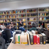 Un grupo de alumnos de Griego de 2º de Bachillerato del IES Margarita Salas visita el DGE