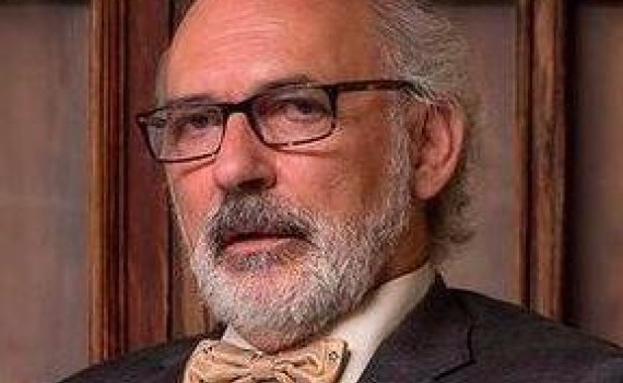Alfredo Alvar, premiado en los Premios de la Crítica de Andalucía por su obra sobre Cervantes