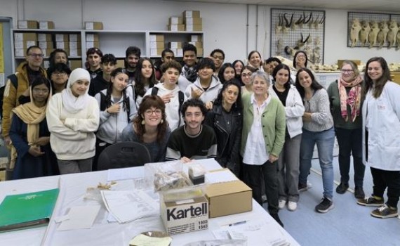 Alumnos del IES San Cristóbal de los Ángeles que han colaborado en Científic@s en Prácticas visitan el CCHS