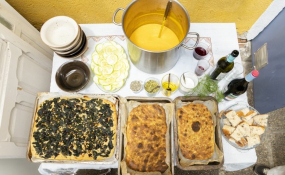 Comida de los viernes en el CAR (Centro de Acercamiento a lo Rural) (Autora: Irene Angenica)