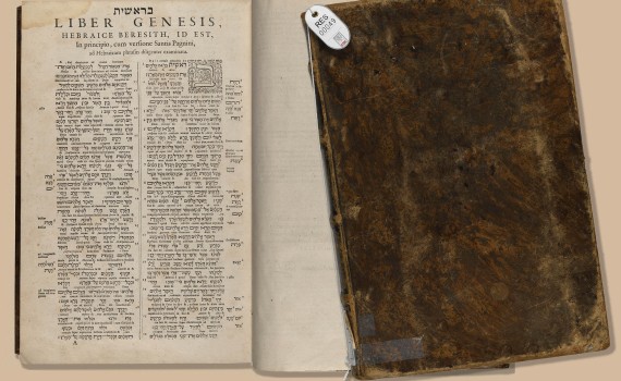 La pieza del mes de mayo de la Biblioteca Tomás Navarro Tomás está dedicada a la Biblia Hebraica de Benito Arias Montano