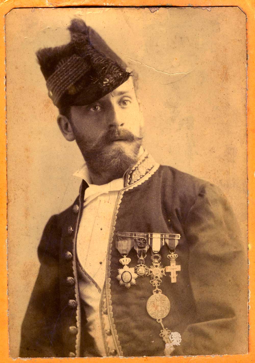 Fotografía de Eduard Toda i Güell como vicecónsul. 1883. Miquel Martínez (fotógrafo). Museu de Reus (IMRC) Fotografía de Eduard Toda i Güell como vicecónsul. 1883. Miquel Martínez (fotógrafo). Museu de Reus (IMRC)